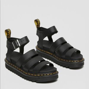 BLAIRE HYDRO LEATHER STRAP SANDALS Size 7